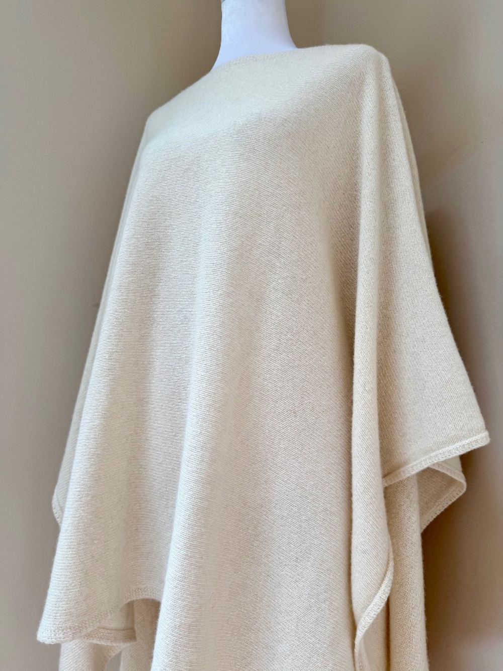 NWOT JAKI Elle Cashmere Wool Blend Poncho Beige Made in Italy - Picture 8 of 9